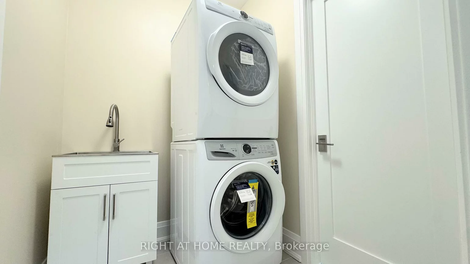 16, Ridge, 1003 - CP College Park, Oakville
