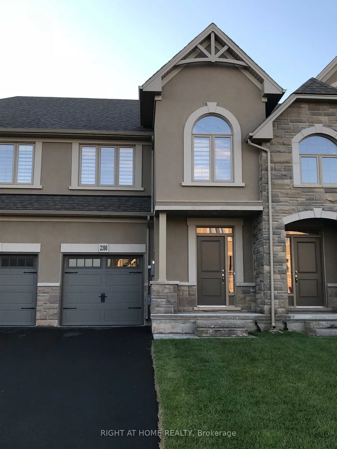 2390, Natasha, 1000 - BC Bronte Creek, Oakville