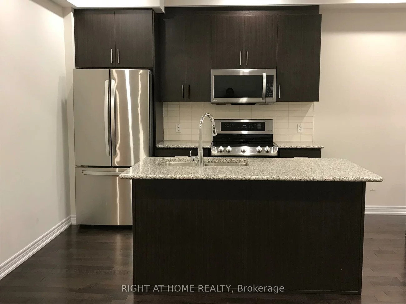 2390, Natasha, 1000 - BC Bronte Creek, Oakville