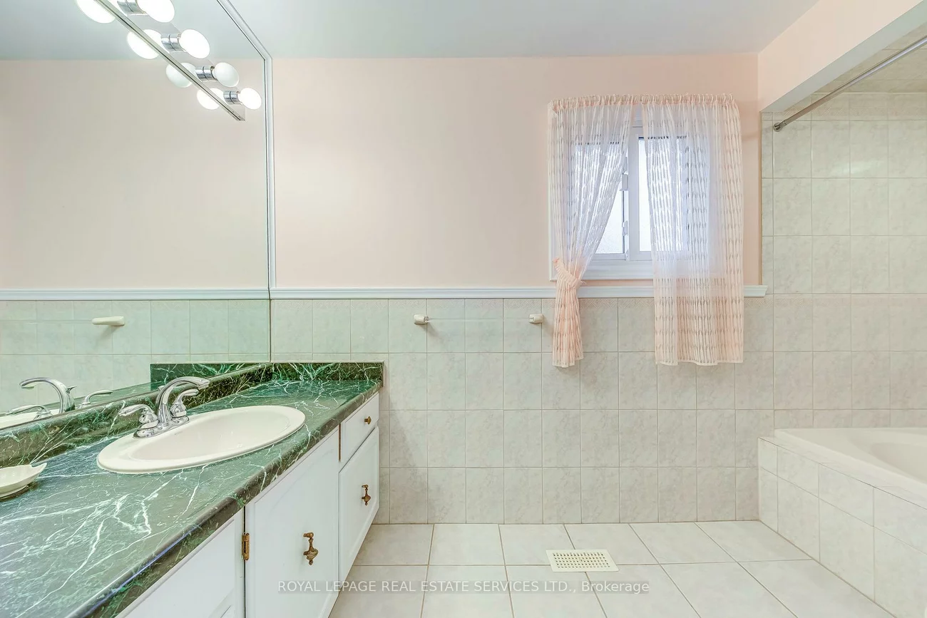 2101, Salmon, 1001 - BR Bronte, Oakville