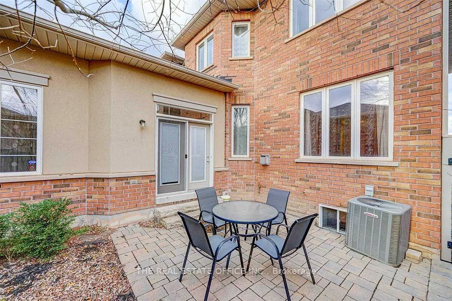 3286, Robert Brown, 1008 - GO Glenorchy, Oakville