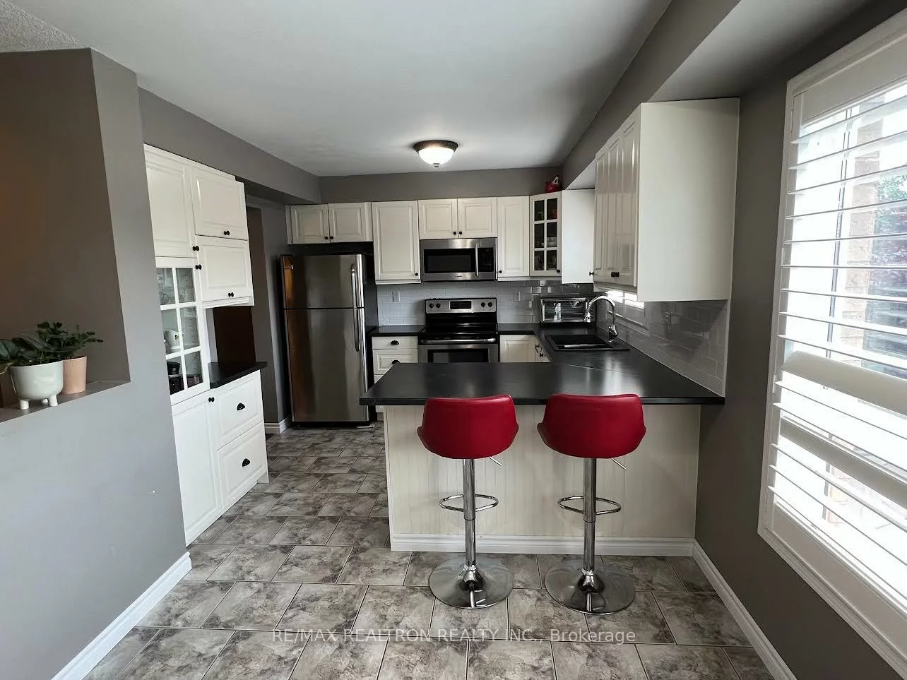 2543, Gill, 1015 - RO River Oaks, Oakville