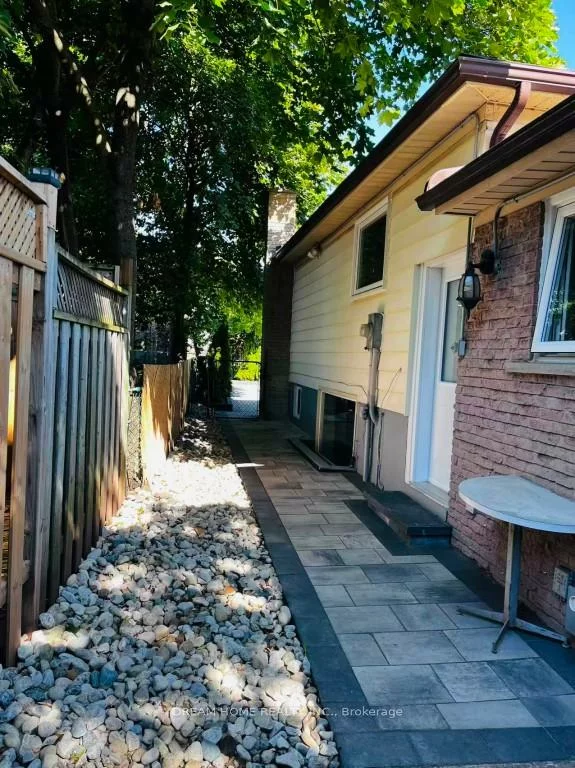 367, Yale, 1020 - WO West, Oakville