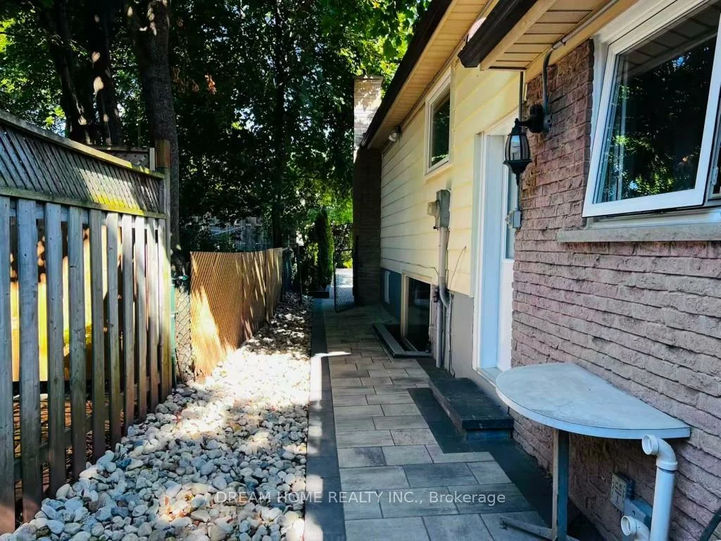 367, Yale, 1020 - WO West, Oakville