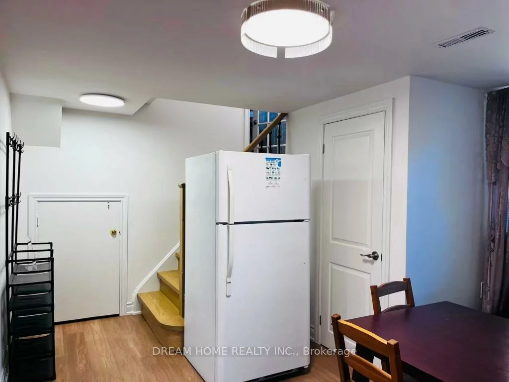 367, Yale, 1020 - WO West, Oakville