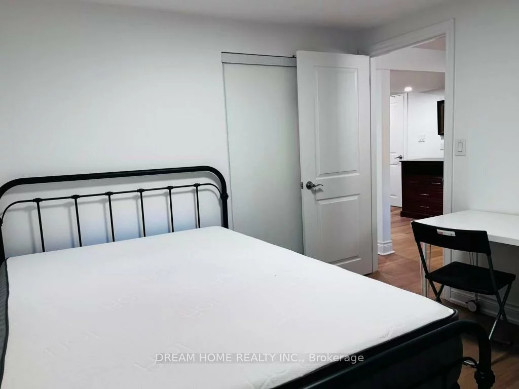 367, Yale, 1020 - WO West, Oakville