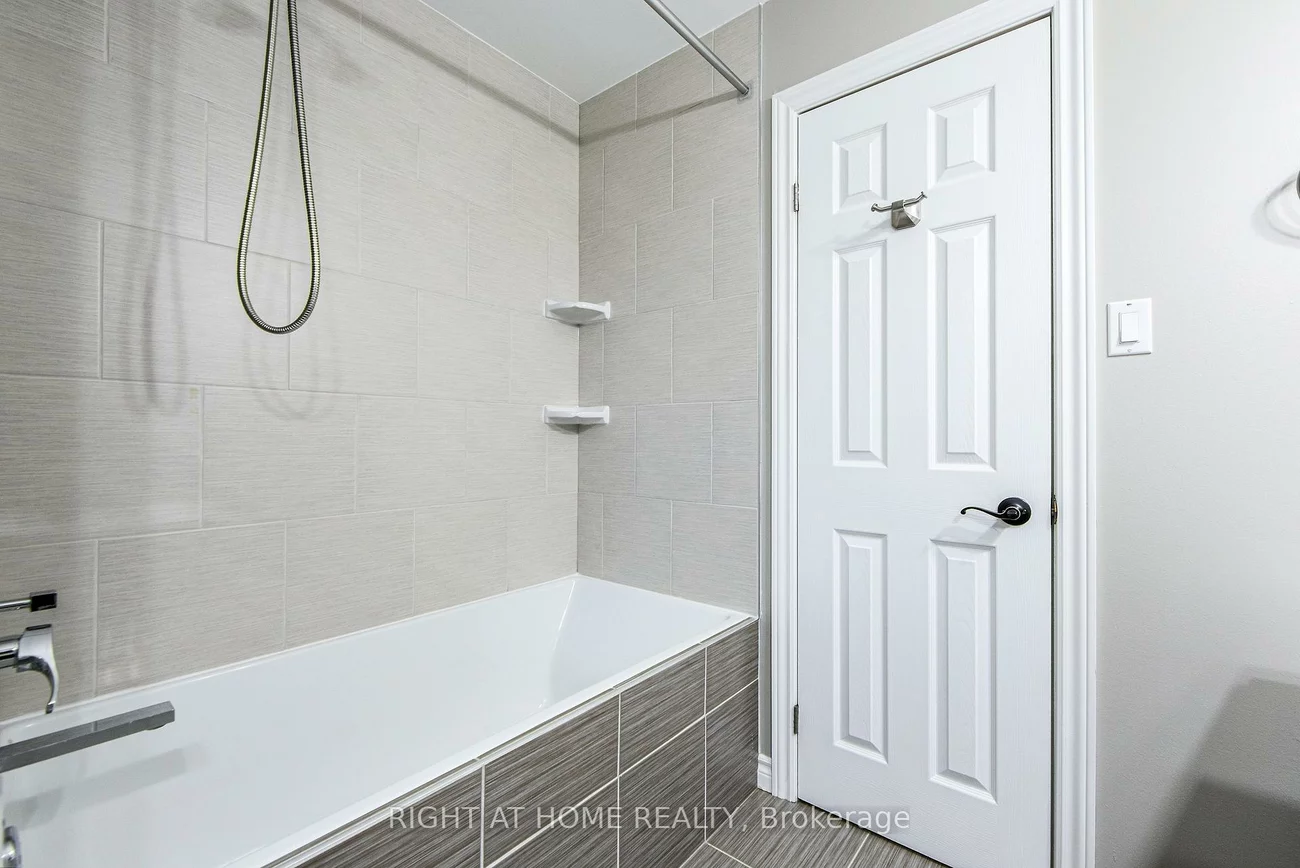 1020, Roxborough, 1007 - GA Glen Abbey, Oakville