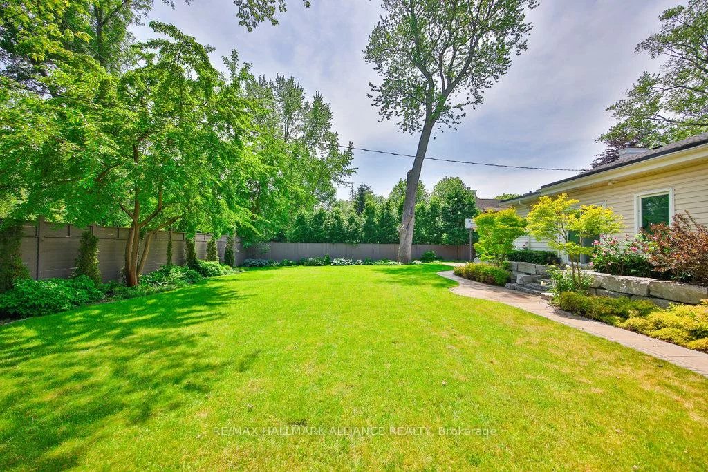 1316, Cambridge, 1011 - MO Morrison, Oakville