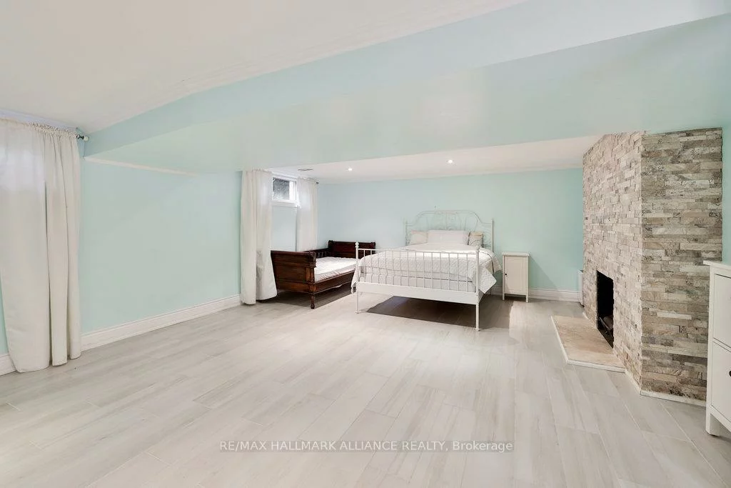 1316, Cambridge, 1011 - MO Morrison, Oakville