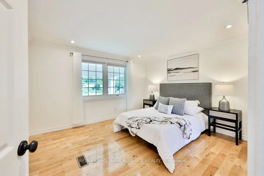 1316, Cambridge, 1011 - MO Morrison, Oakville
