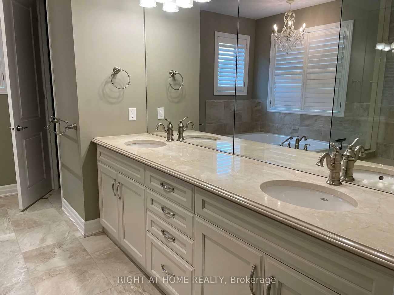 163, Magnolia, 1008 - GO Glenorchy, Oakville