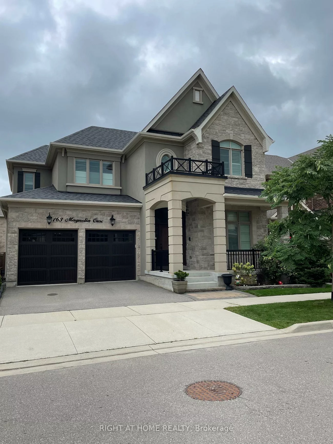 163, Magnolia, 1008 - GO Glenorchy, Oakville