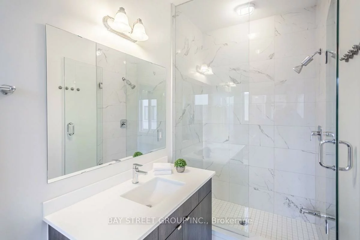 219, Huguenot, 1008 - GO Glenorchy, Oakville