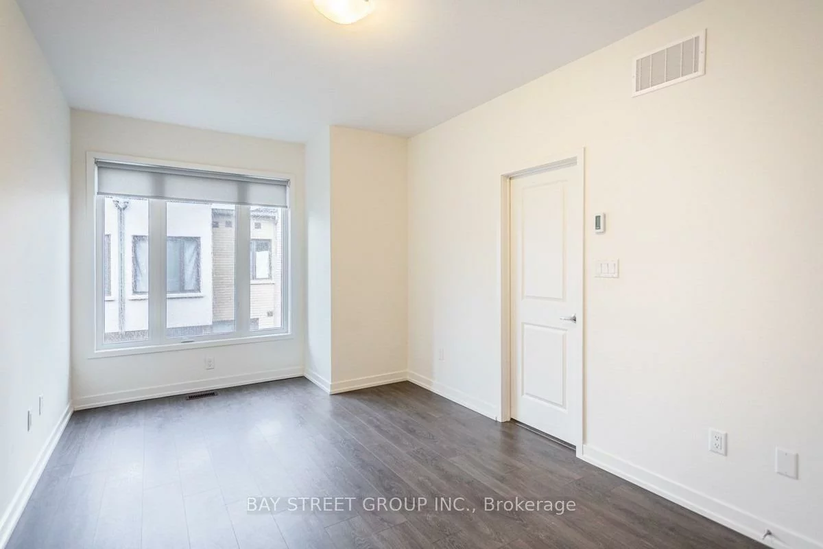 219, Huguenot, 1008 - GO Glenorchy, Oakville