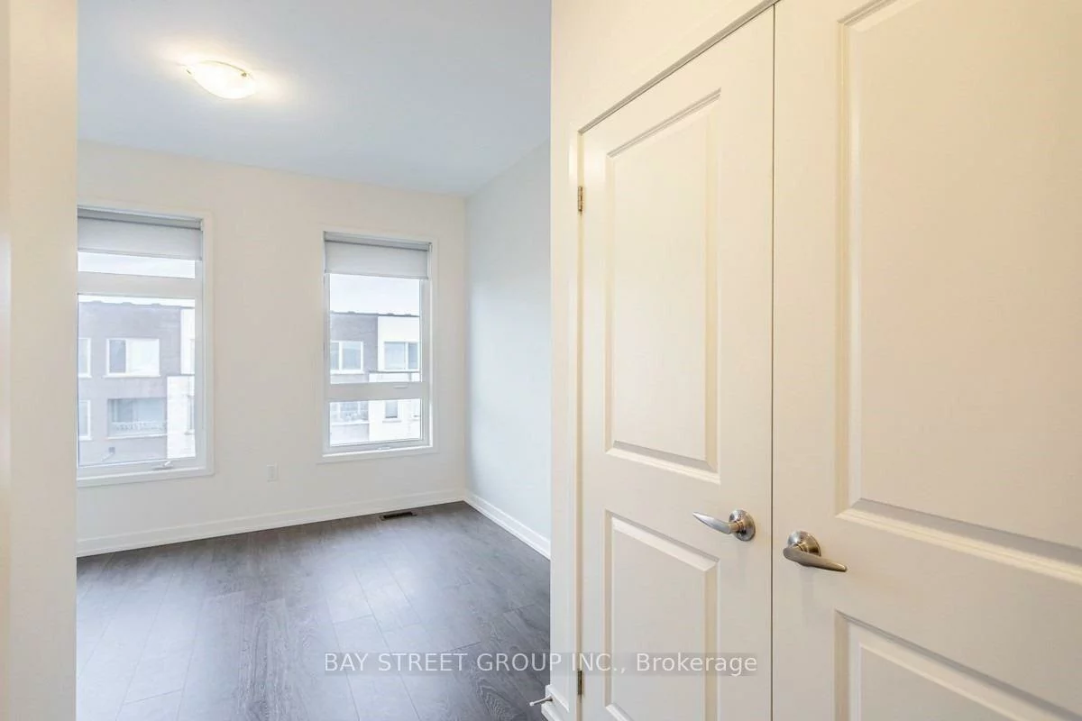 219, Huguenot, 1008 - GO Glenorchy, Oakville