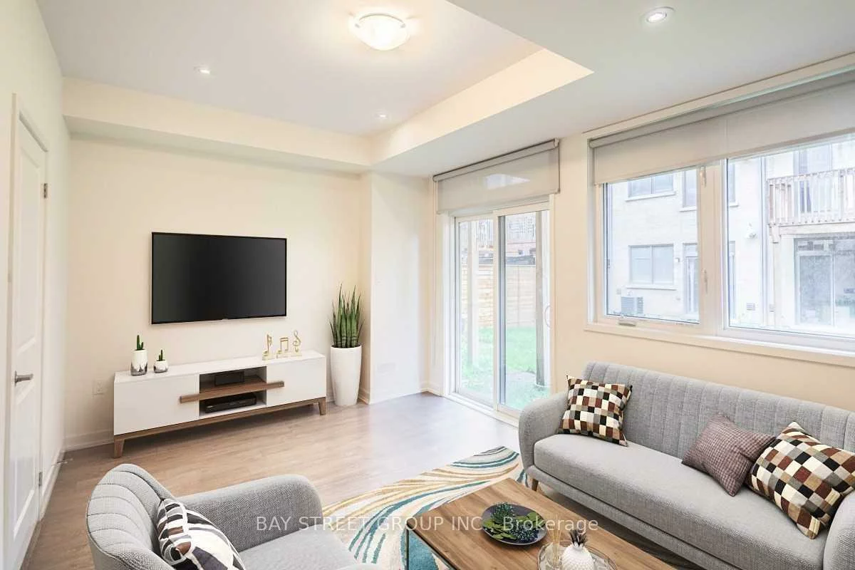 219, Huguenot, 1008 - GO Glenorchy, Oakville