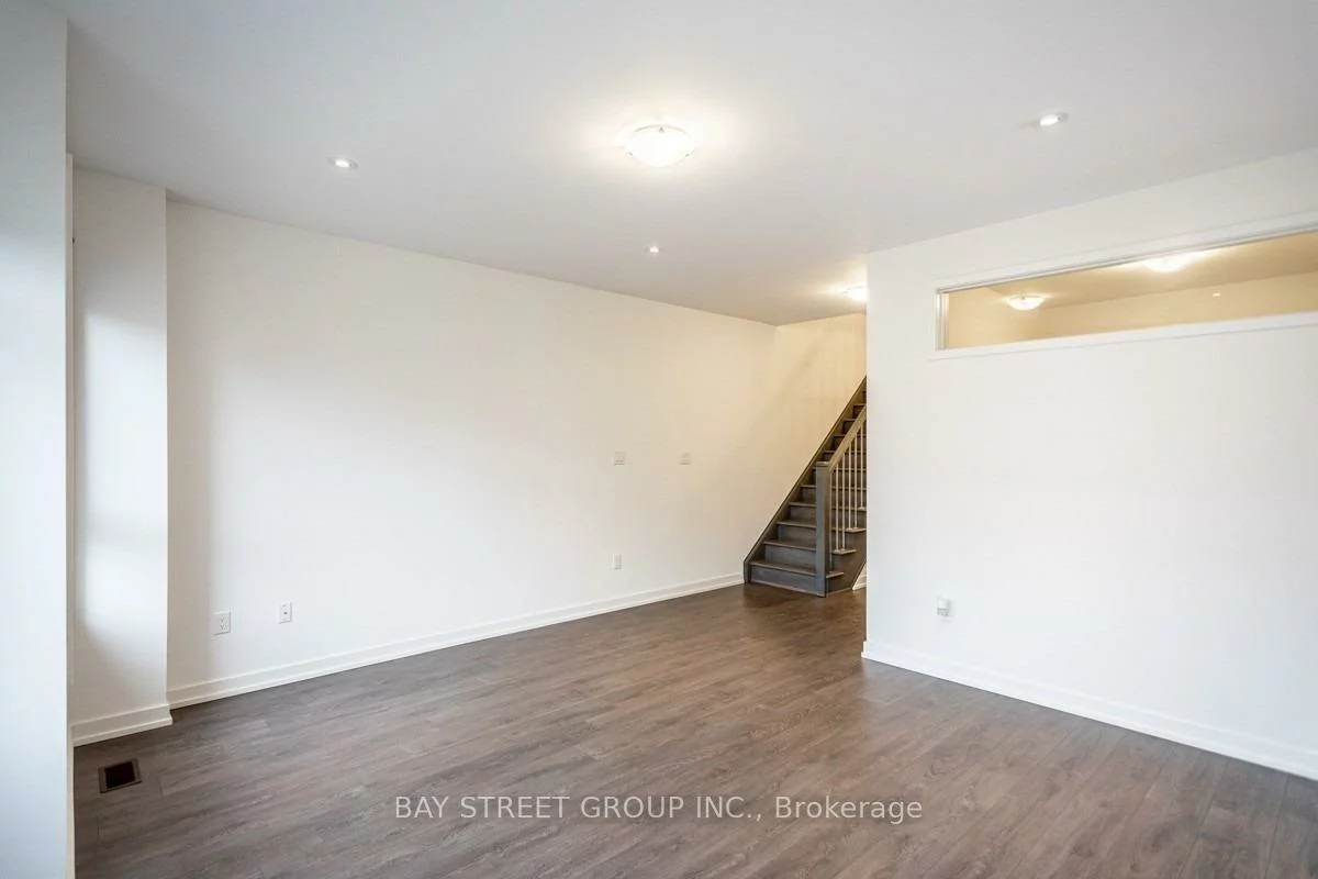 219, Huguenot, 1008 - GO Glenorchy, Oakville