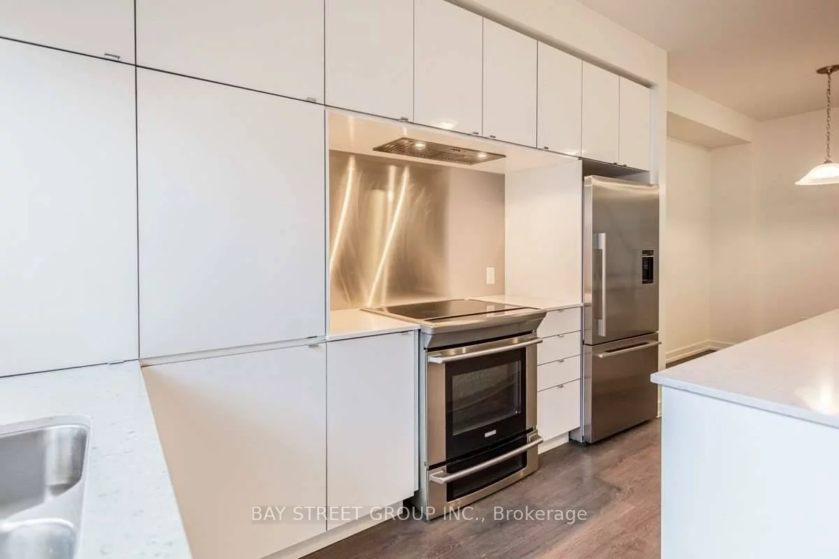 219, Huguenot, 1008 - GO Glenorchy, Oakville