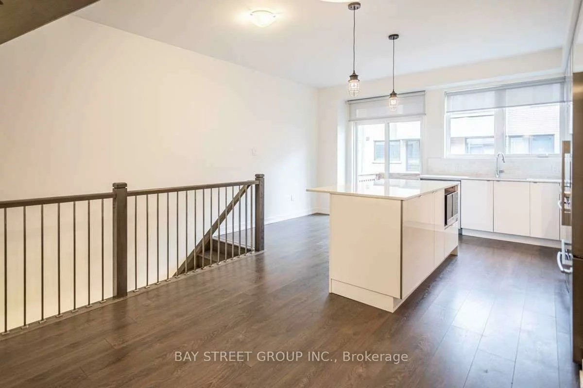 219, Huguenot, 1008 - GO Glenorchy, Oakville