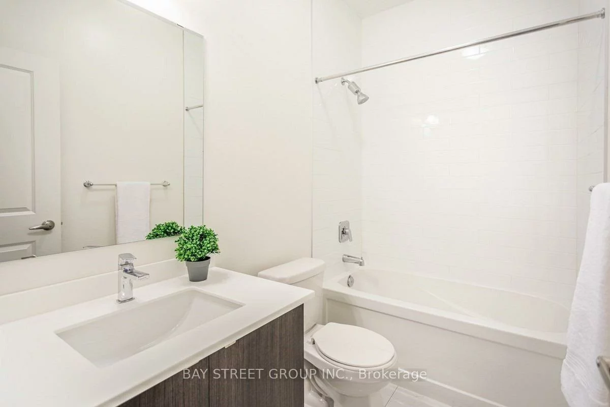 219, Huguenot, 1008 - GO Glenorchy, Oakville