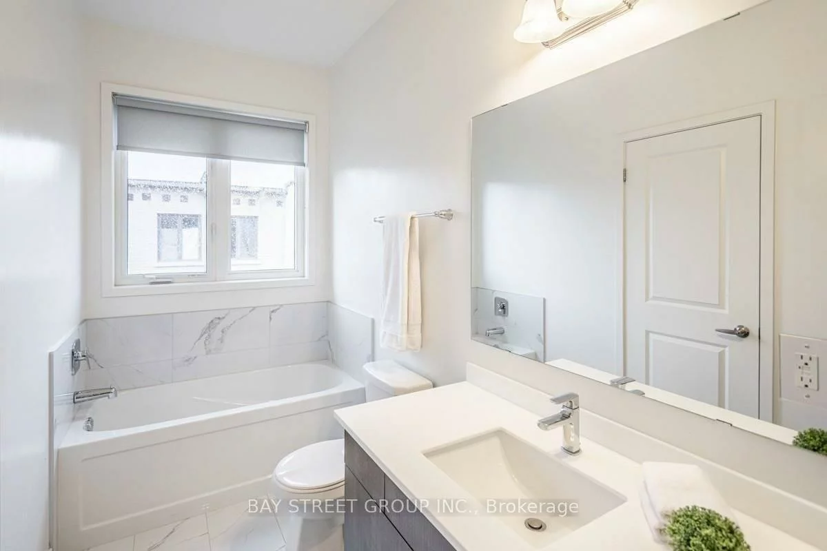 219, Huguenot, 1008 - GO Glenorchy, Oakville