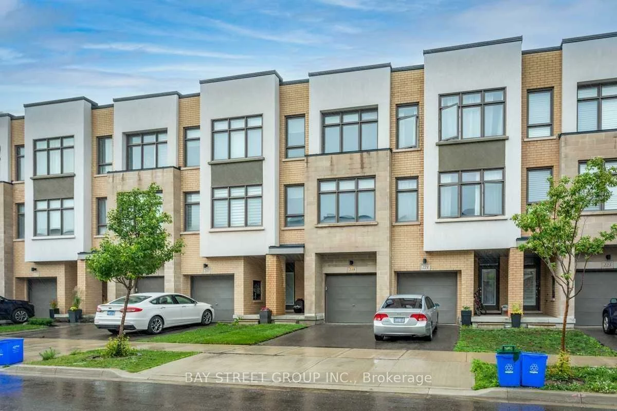 219, Huguenot, 1008 - GO Glenorchy, Oakville