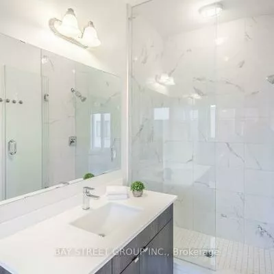 219, Huguenot, 1008 - GO Glenorchy, Oakville