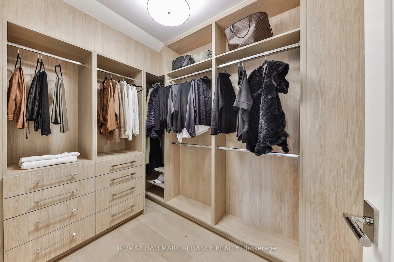 1310, Duncan, 1011 - MO Morrison, Oakville