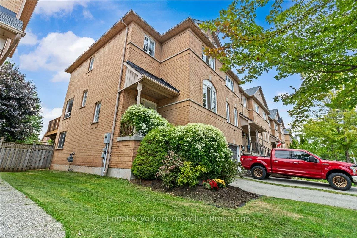 2561, Gill, 1015 - RO River Oaks, Oakville