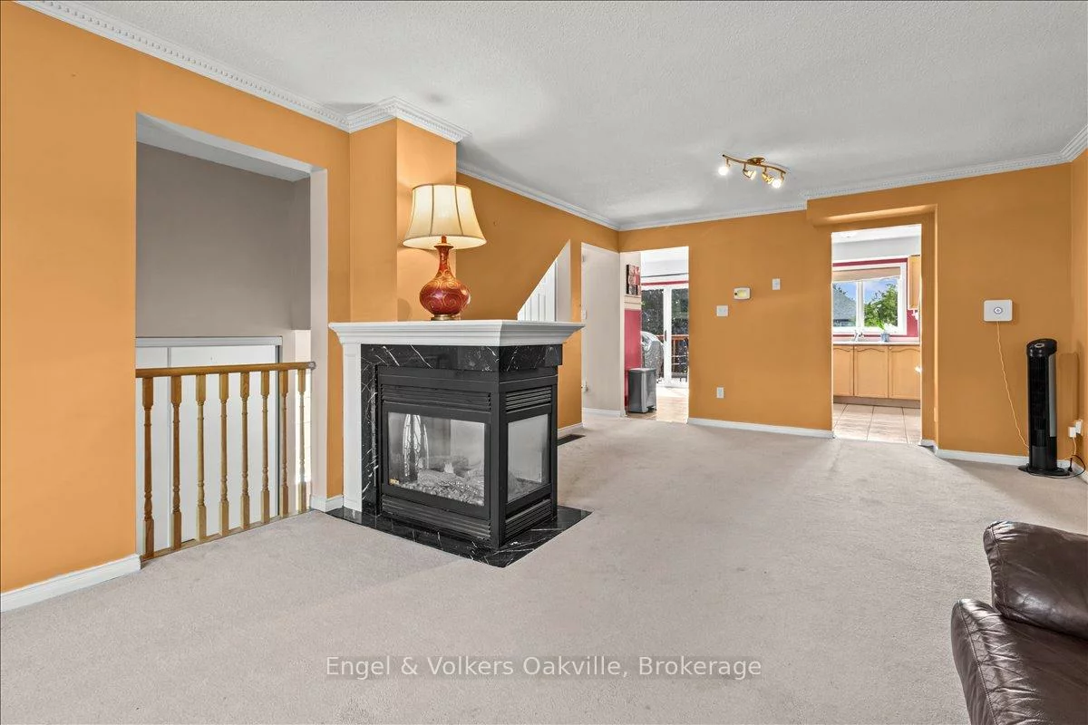2561, Gill, 1015 - RO River Oaks, Oakville