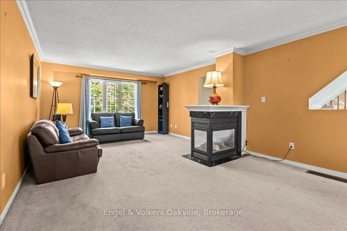 2561, Gill, 1015 - RO River Oaks, Oakville