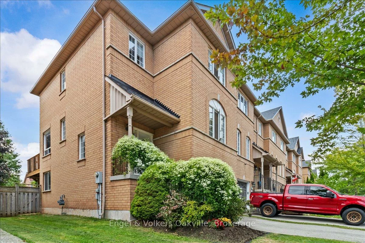 2561, Gill, 1015 - RO River Oaks, Oakville