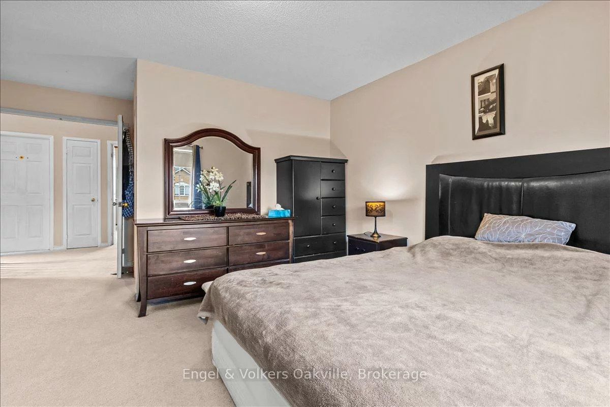 2561, Gill, 1015 - RO River Oaks, Oakville