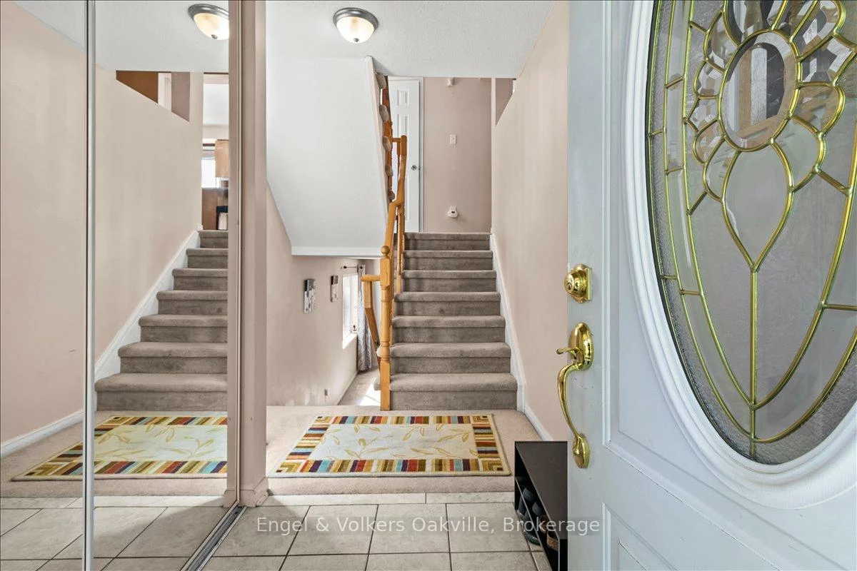 2561, Gill, 1015 - RO River Oaks, Oakville
