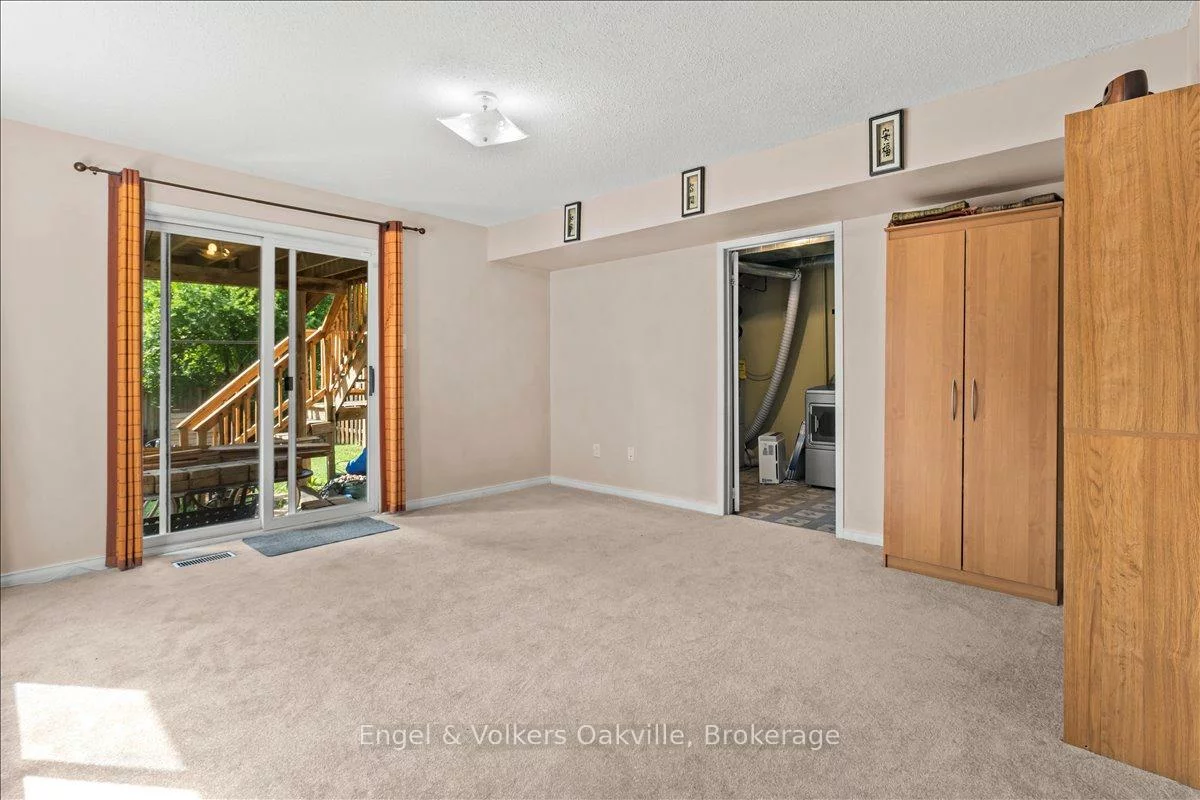 2561, Gill, 1015 - RO River Oaks, Oakville