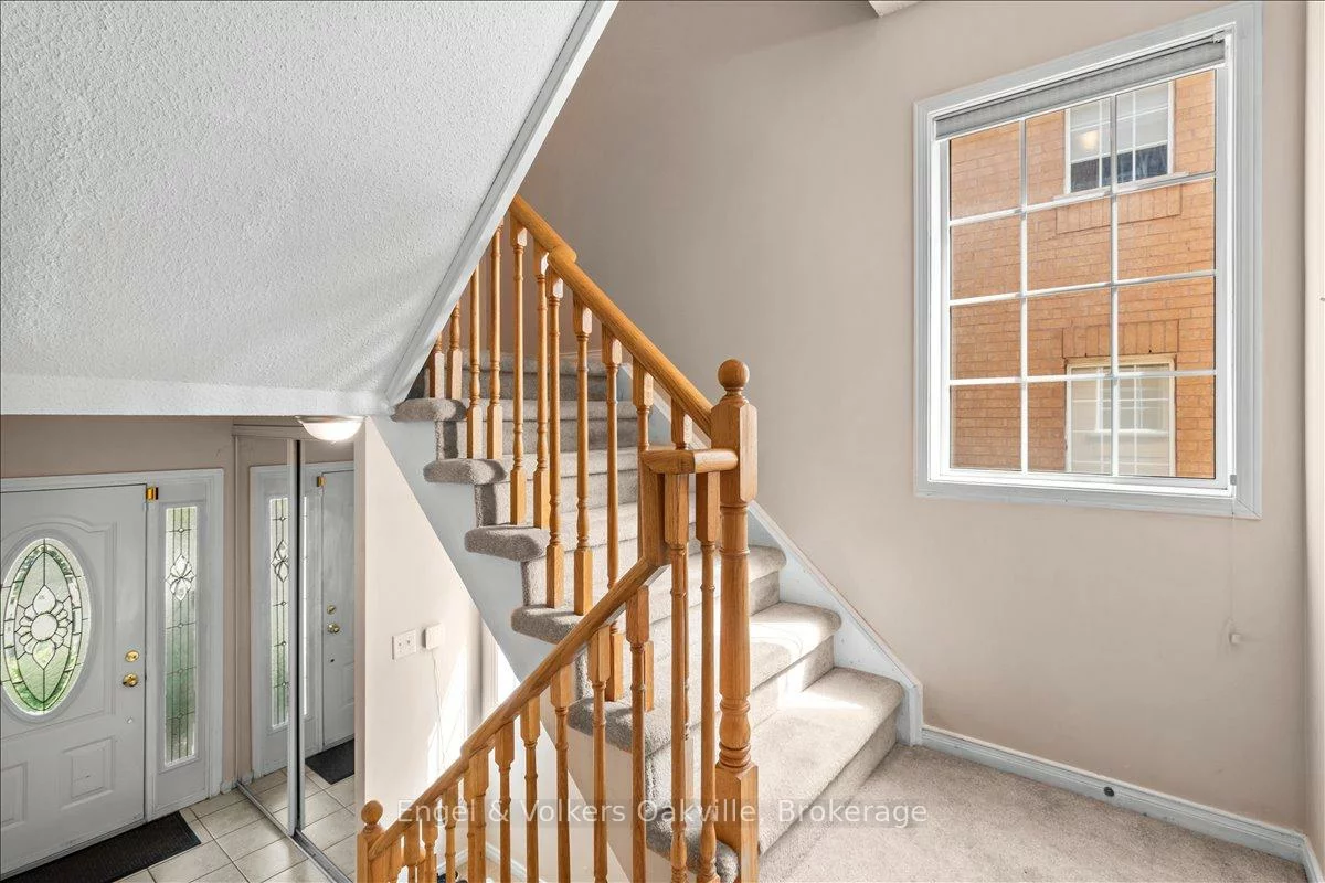 2561, Gill, 1015 - RO River Oaks, Oakville