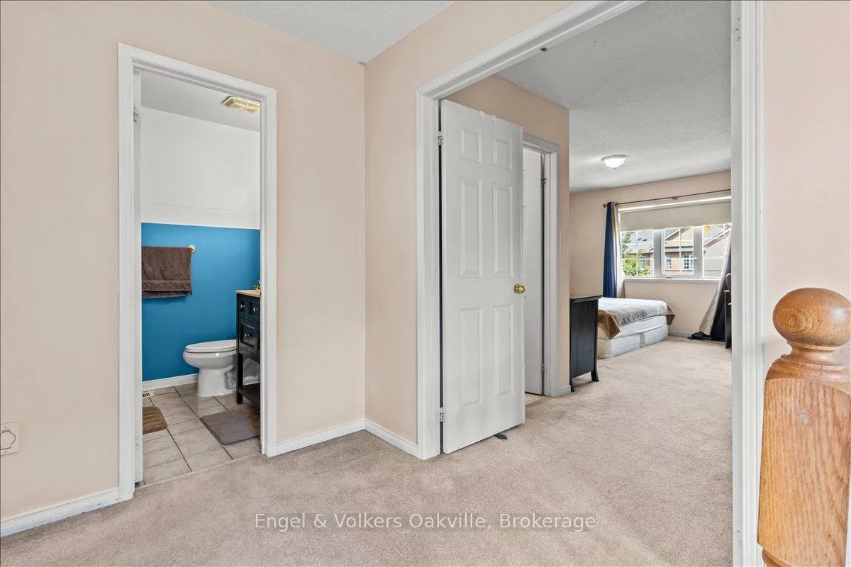 2561, Gill, 1015 - RO River Oaks, Oakville