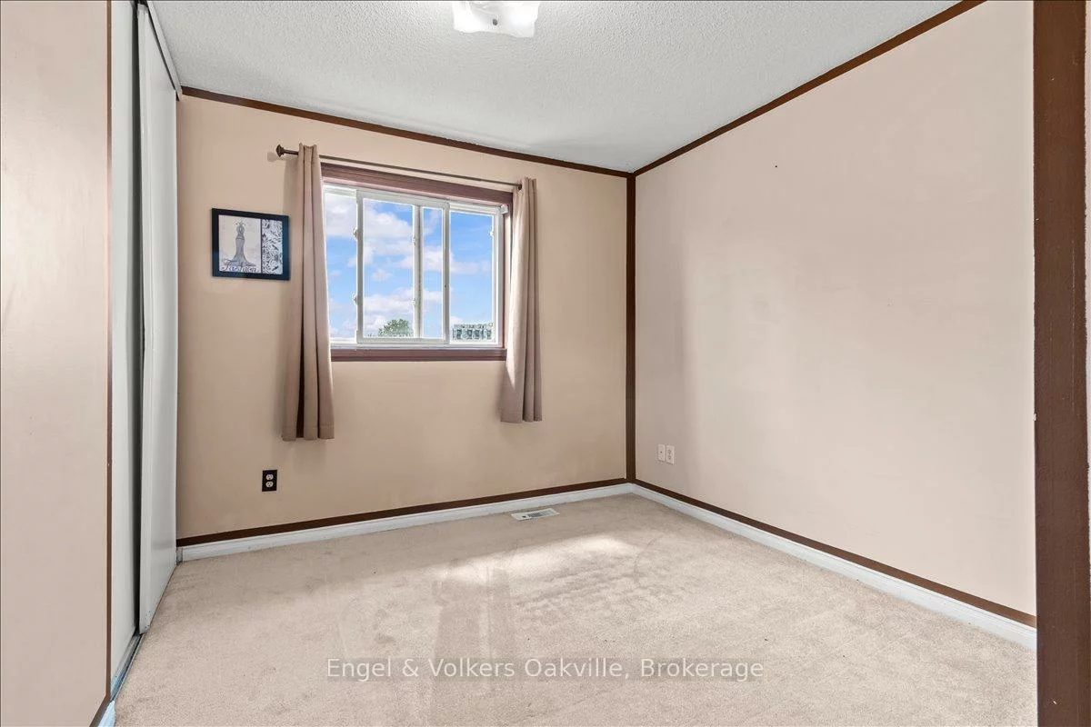 2561, Gill, 1015 - RO River Oaks, Oakville