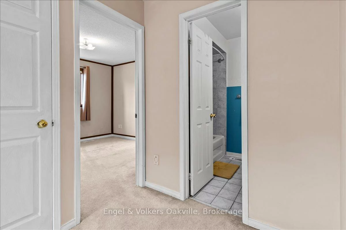 2561, Gill, 1015 - RO River Oaks, Oakville