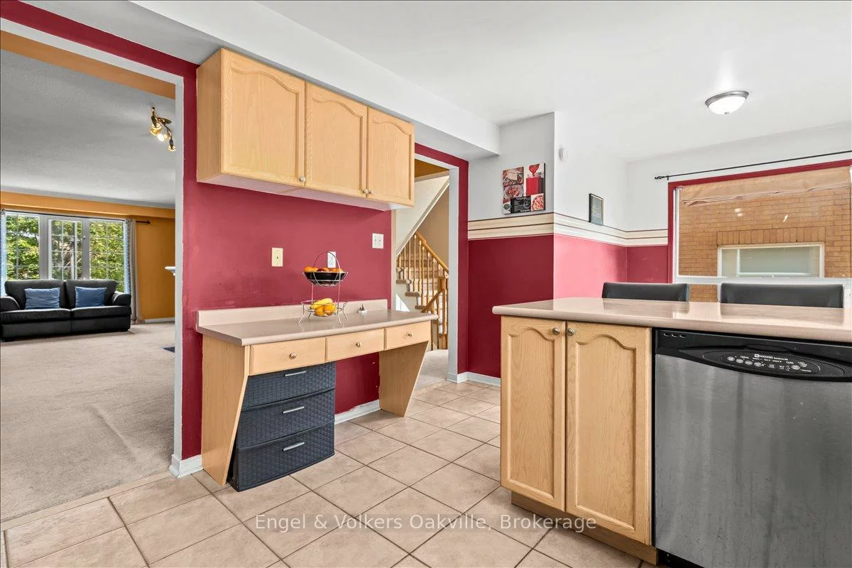 2561, Gill, 1015 - RO River Oaks, Oakville