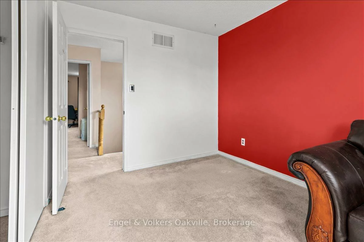 2561, Gill, 1015 - RO River Oaks, Oakville