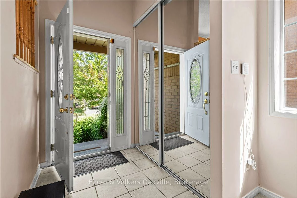 2561, Gill, 1015 - RO River Oaks, Oakville