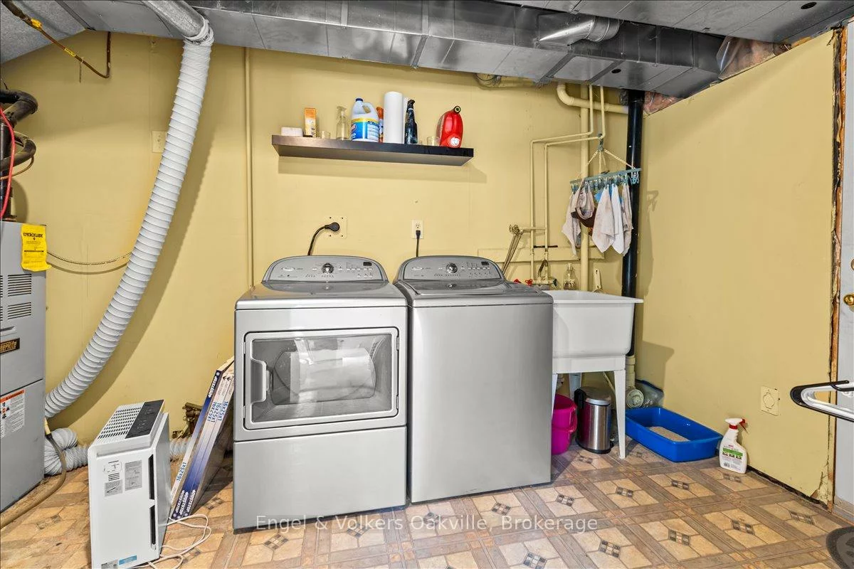2561, Gill, 1015 - RO River Oaks, Oakville
