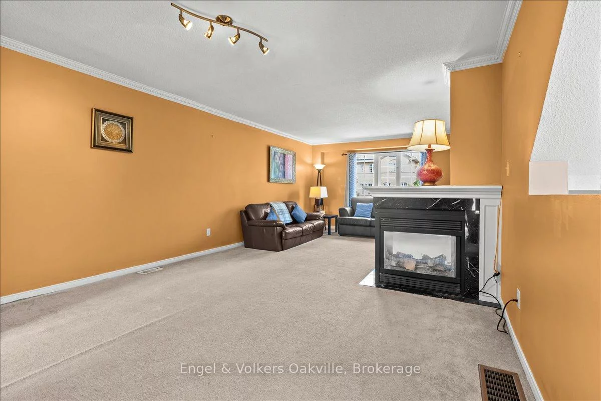 2561, Gill, 1015 - RO River Oaks, Oakville