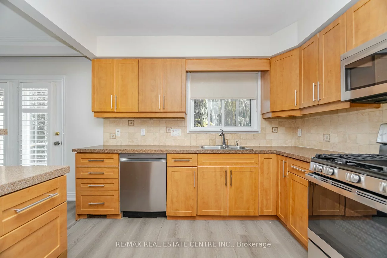 525, Swann, 1020 - WO West, Oakville