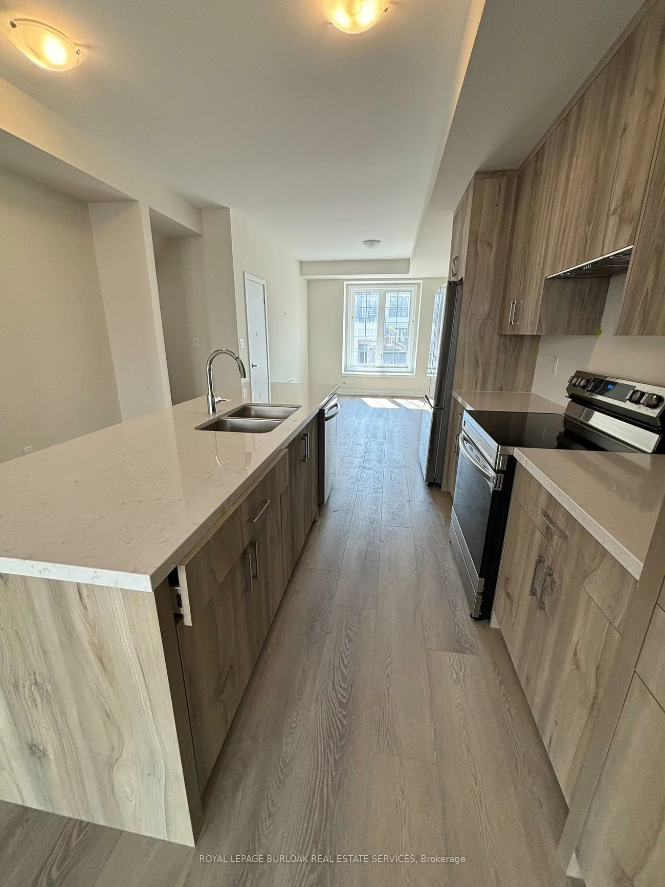 1319, Shevchenko, 1012 - NW Northwest, Oakville
