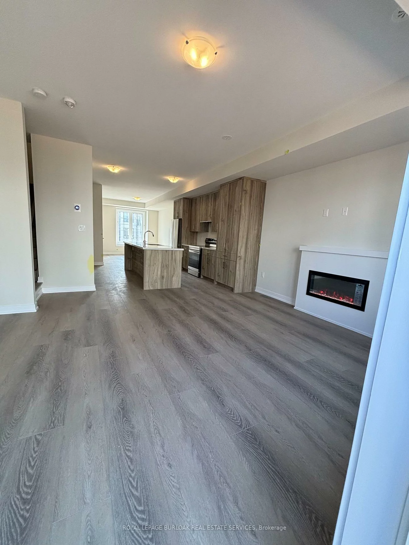 1319, Shevchenko, 1012 - NW Northwest, Oakville