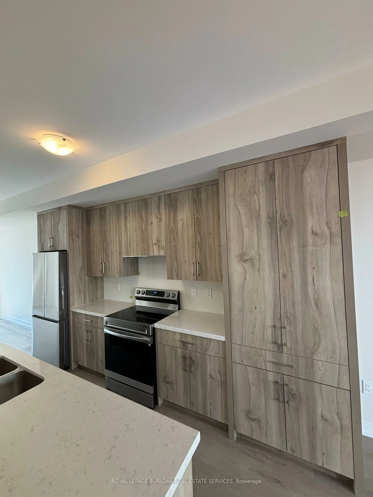 1319, Shevchenko, 1012 - NW Northwest, Oakville