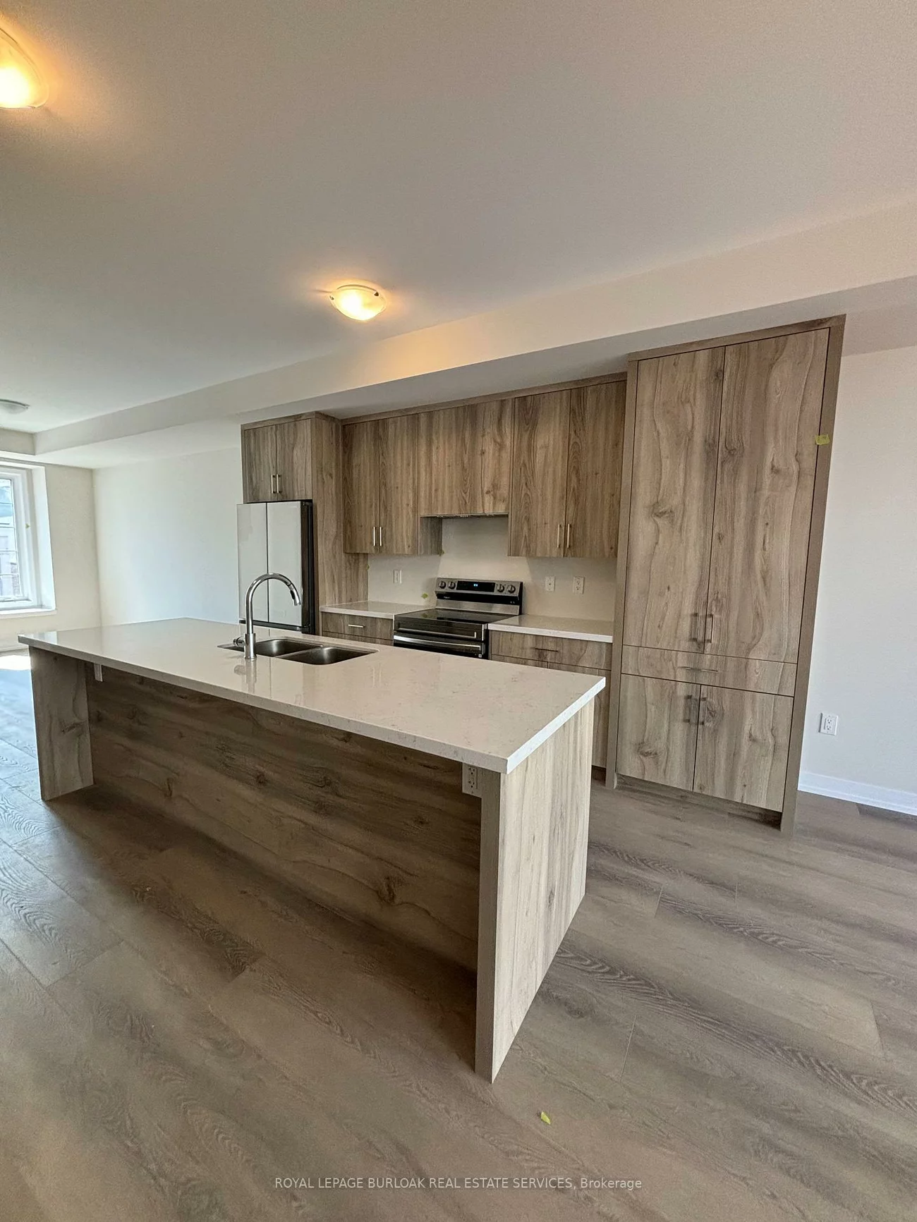1319, Shevchenko, 1012 - NW Northwest, Oakville