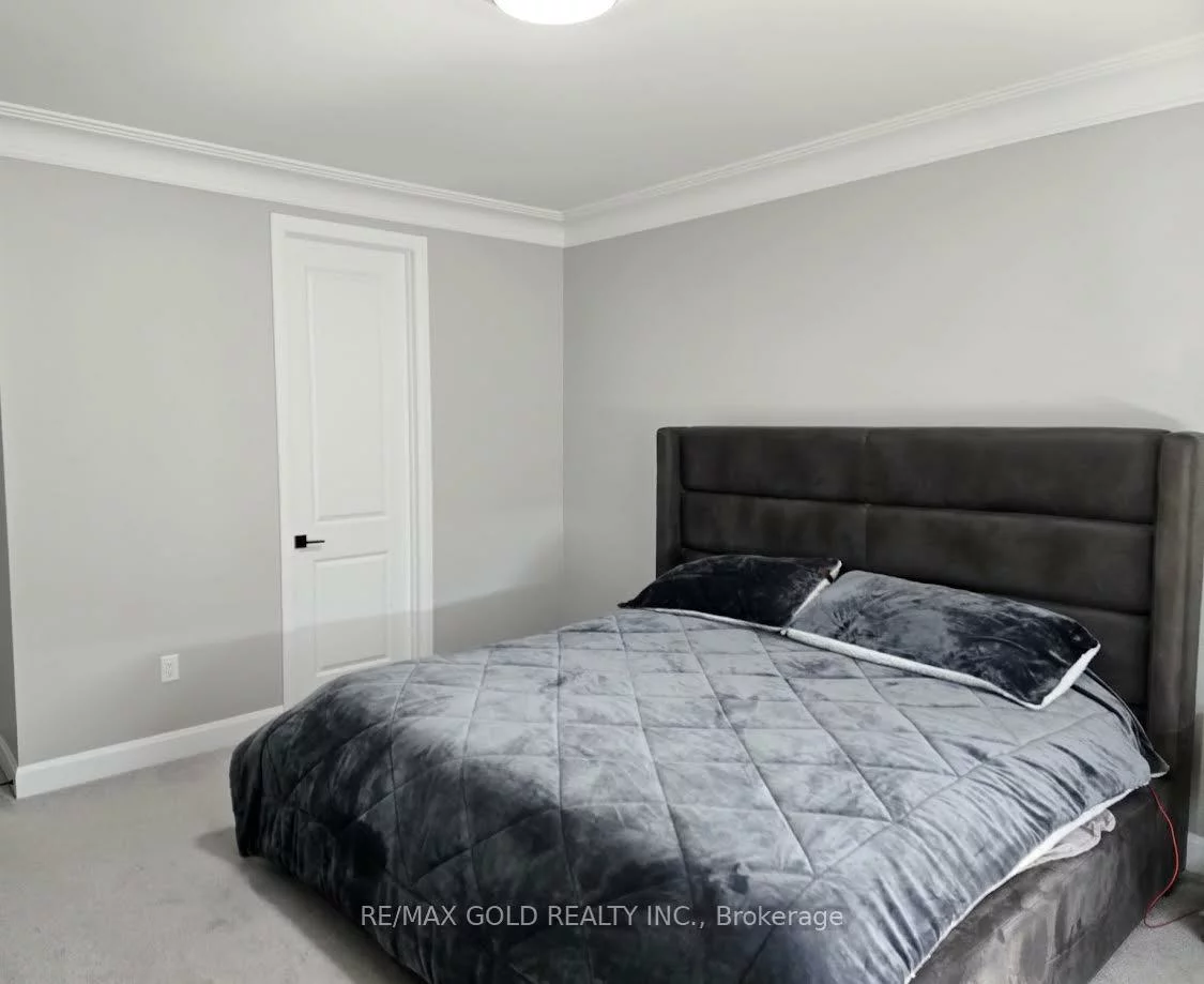 146, Threshing Mill, 1008 - GO Glenorchy, Oakville